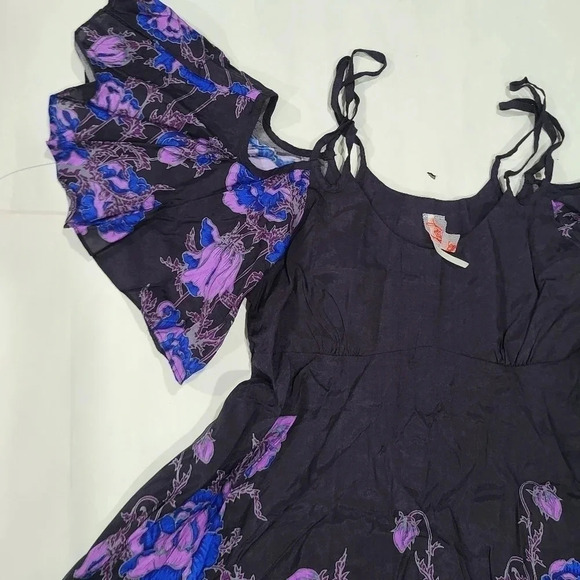 FREE PEOPLE Size 0 Black floral cold shoulder Mini Dress Flutter Sleeve Festival - Picture 4 of 11